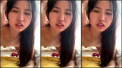 စောက်ရမ်းအော်နေတဲ့ အချောလေး